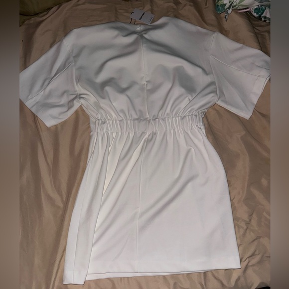 KARYNA MINI DRESS - SHORT SLEEVE BOXY T-SHIRT DRESS IN WHITE - Picture 3 of 4